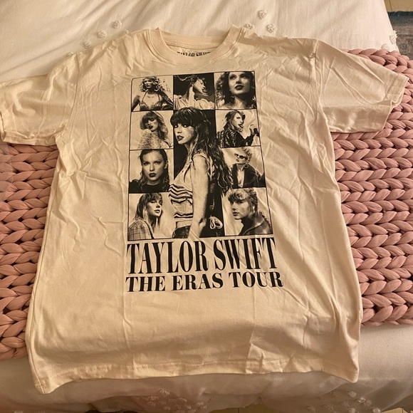 Authentic Taylor Swift Eras US Tour t-shirt - Picture 1 of 3